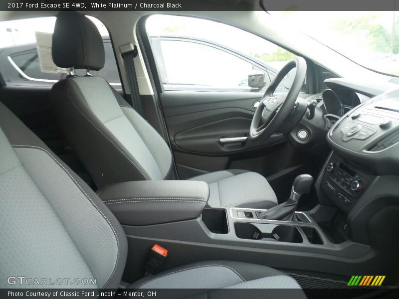 White Platinum / Charcoal Black 2017 Ford Escape SE 4WD