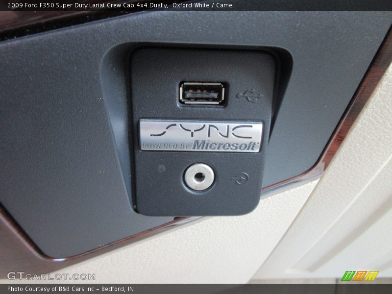 Oxford White / Camel 2009 Ford F350 Super Duty Lariat Crew Cab 4x4 Dually