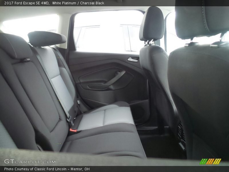 White Platinum / Charcoal Black 2017 Ford Escape SE 4WD