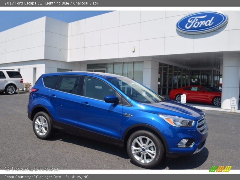 Lightning Blue / Charcoal Black 2017 Ford Escape SE