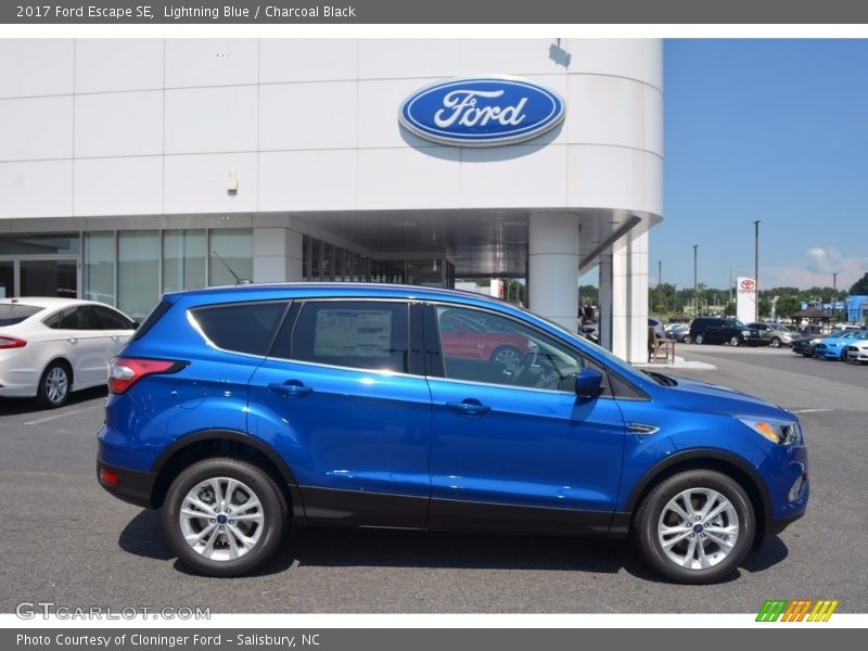 Lightning Blue / Charcoal Black 2017 Ford Escape SE