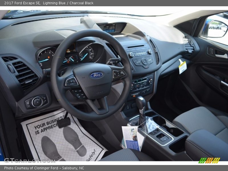 Lightning Blue / Charcoal Black 2017 Ford Escape SE