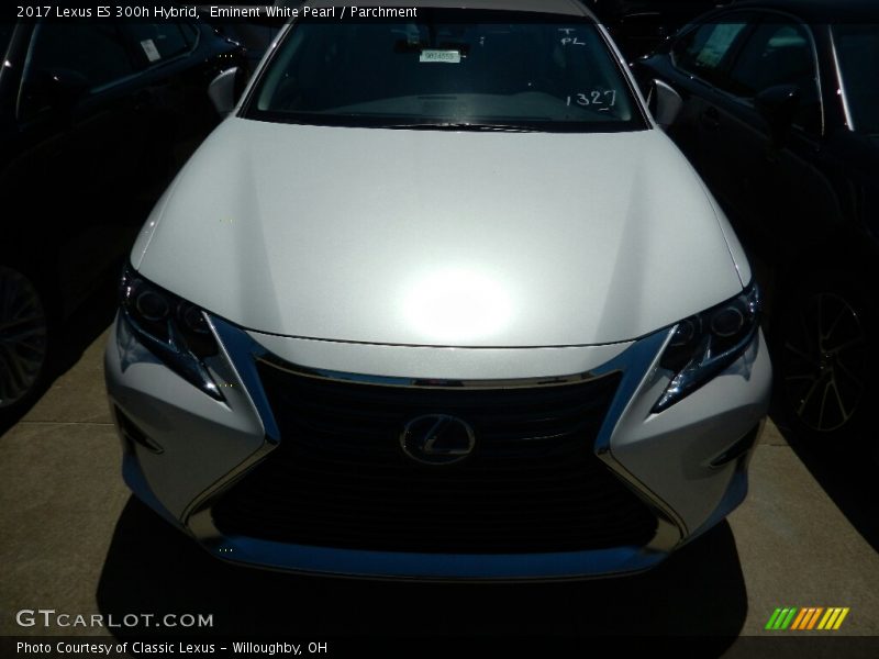 Eminent White Pearl / Parchment 2017 Lexus ES 300h Hybrid