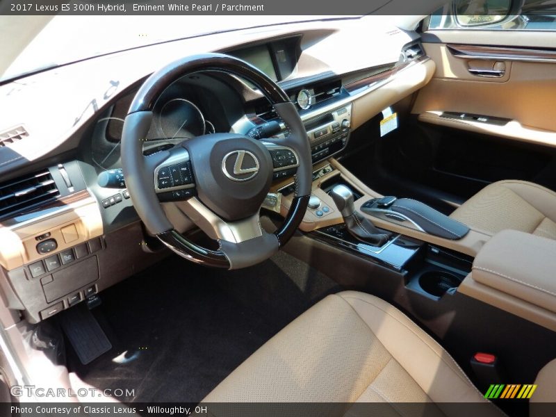 Eminent White Pearl / Parchment 2017 Lexus ES 300h Hybrid