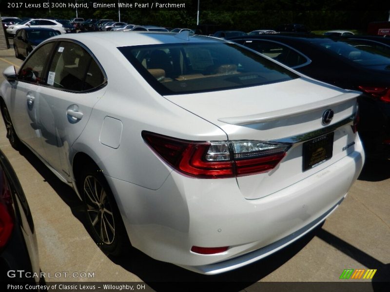 Eminent White Pearl / Parchment 2017 Lexus ES 300h Hybrid