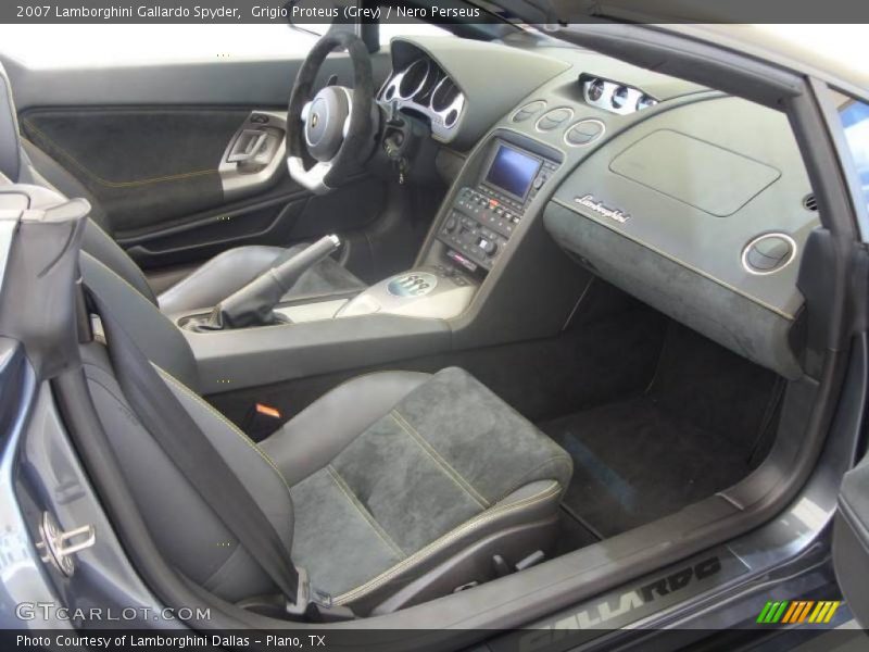 Dashboard of 2007 Gallardo Spyder