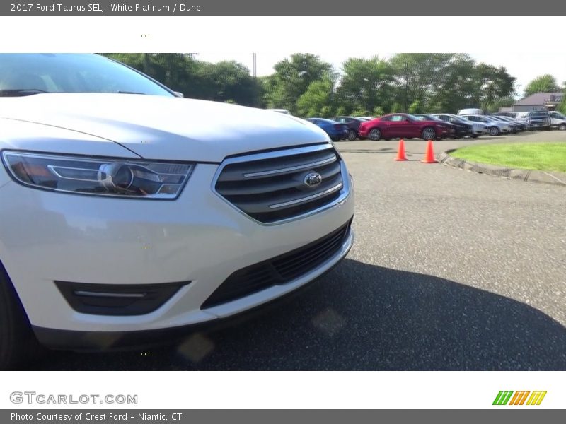 White Platinum / Dune 2017 Ford Taurus SEL