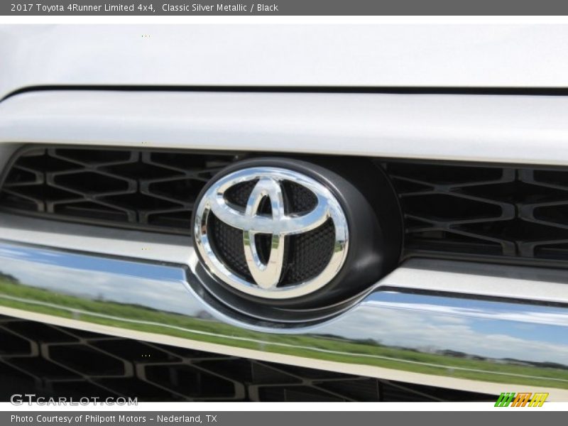 Classic Silver Metallic / Black 2017 Toyota 4Runner Limited 4x4