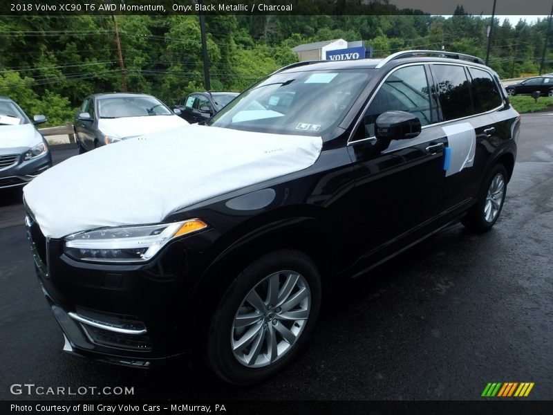 Front 3/4 View of 2018 XC90 T6 AWD Momentum