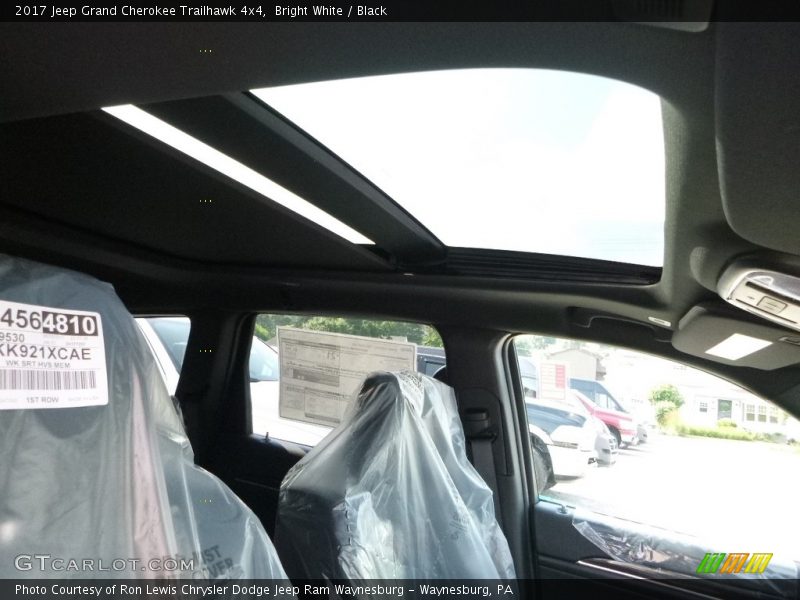 Bright White / Black 2017 Jeep Grand Cherokee Trailhawk 4x4