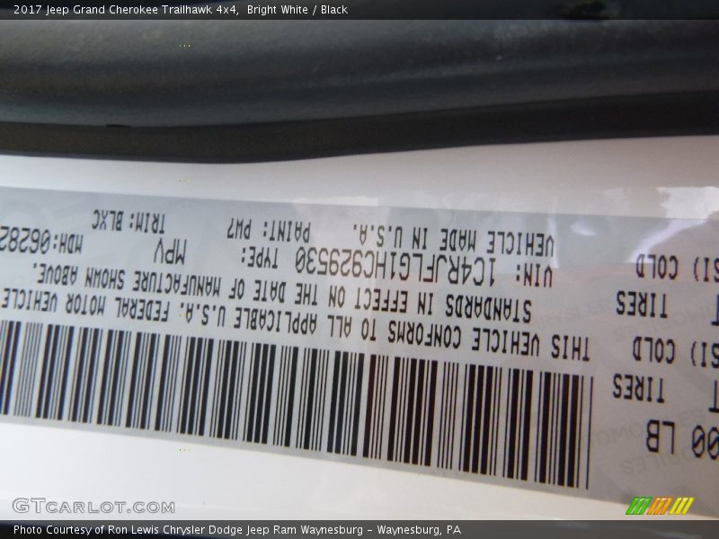 Bright White / Black 2017 Jeep Grand Cherokee Trailhawk 4x4