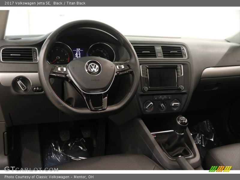 Black / Titan Black 2017 Volkswagen Jetta SE