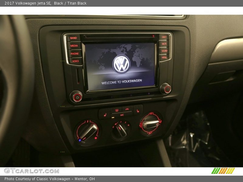 Black / Titan Black 2017 Volkswagen Jetta SE