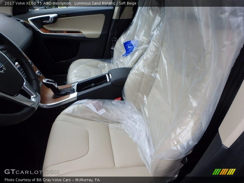 Luminous Sand Metallic / Soft Beige 2017 Volvo XC60 T5 AWD Inscription