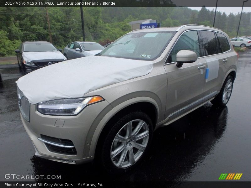 Front 3/4 View of 2017 XC90 T6 AWD