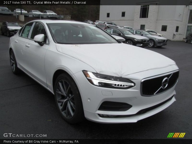 Front 3/4 View of 2017 S90 T5