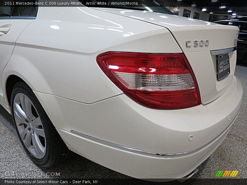 Arctic White / Almond/Mocha 2011 Mercedes-Benz C 300 Luxury 4Matic