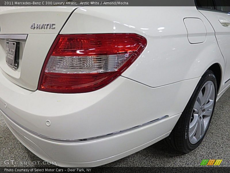 Arctic White / Almond/Mocha 2011 Mercedes-Benz C 300 Luxury 4Matic