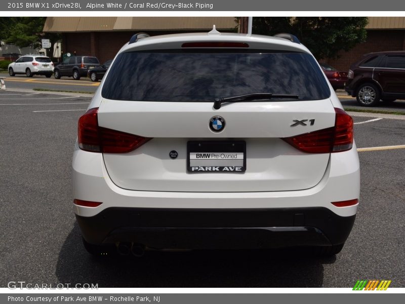 Alpine White / Coral Red/Grey-Black Piping 2015 BMW X1 xDrive28i