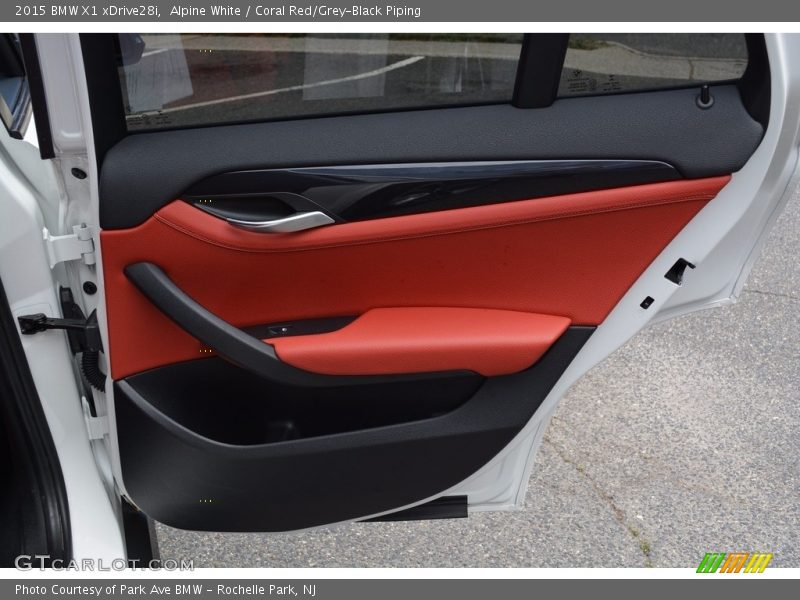 Alpine White / Coral Red/Grey-Black Piping 2015 BMW X1 xDrive28i