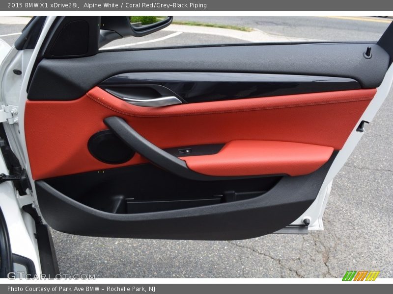 Alpine White / Coral Red/Grey-Black Piping 2015 BMW X1 xDrive28i