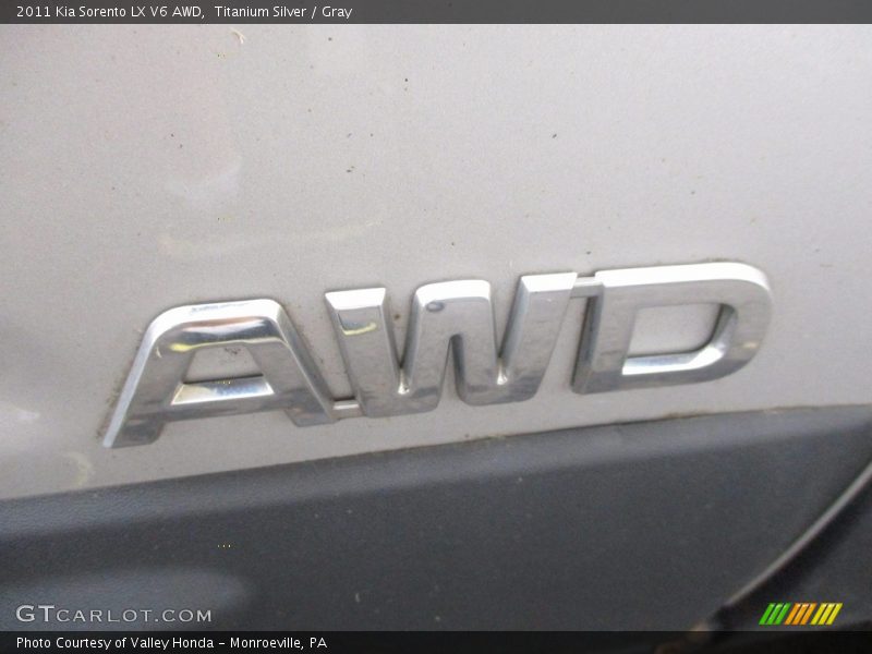 Titanium Silver / Gray 2011 Kia Sorento LX V6 AWD