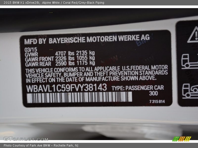 Alpine White / Coral Red/Grey-Black Piping 2015 BMW X1 xDrive28i