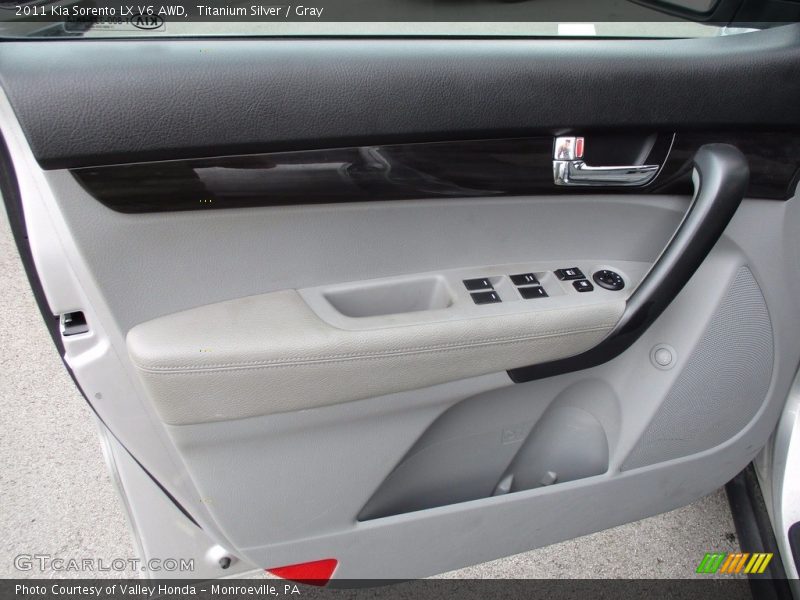 Titanium Silver / Gray 2011 Kia Sorento LX V6 AWD