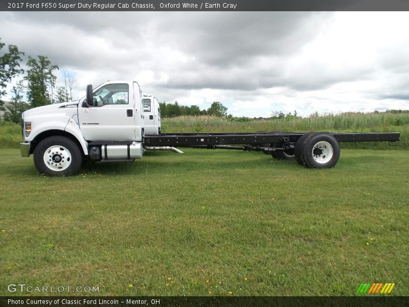 Oxford White / Earth Gray 2017 Ford F650 Super Duty Regular Cab Chassis