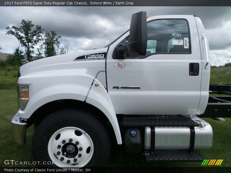 Oxford White / Earth Gray 2017 Ford F650 Super Duty Regular Cab Chassis