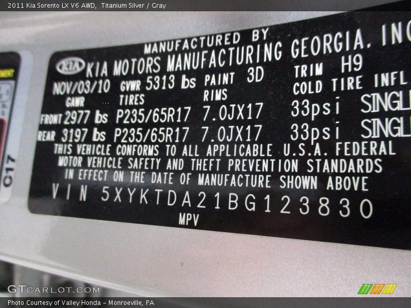 Titanium Silver / Gray 2011 Kia Sorento LX V6 AWD