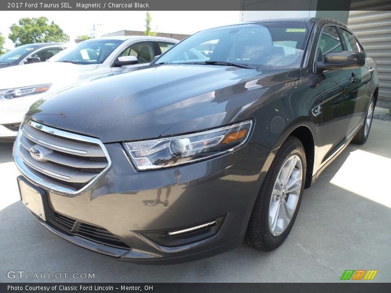 Magnetic / Charcoal Black 2017 Ford Taurus SEL