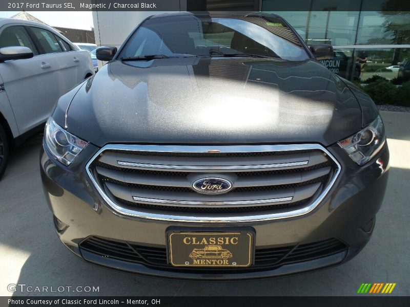 Magnetic / Charcoal Black 2017 Ford Taurus SEL