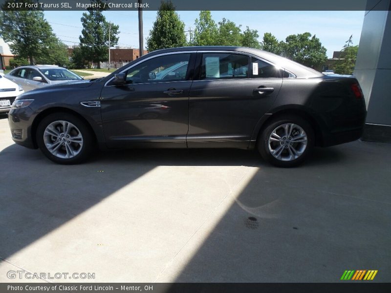 Magnetic / Charcoal Black 2017 Ford Taurus SEL