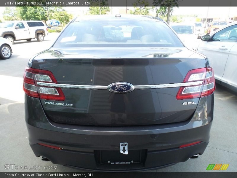 Magnetic / Charcoal Black 2017 Ford Taurus SEL