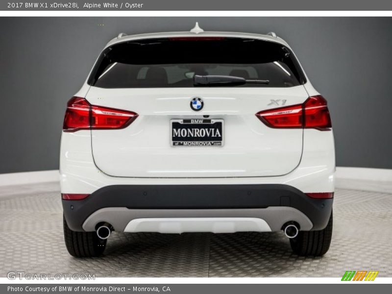 Alpine White / Oyster 2017 BMW X1 xDrive28i