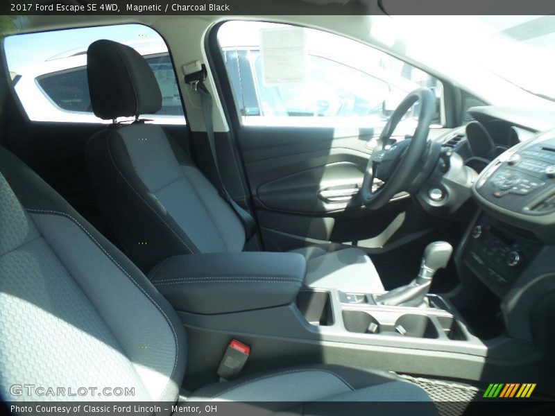 Magnetic / Charcoal Black 2017 Ford Escape SE 4WD