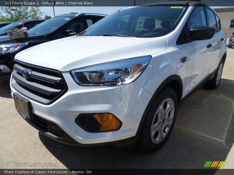 Oxford White / Charcoal Black 2017 Ford Escape S