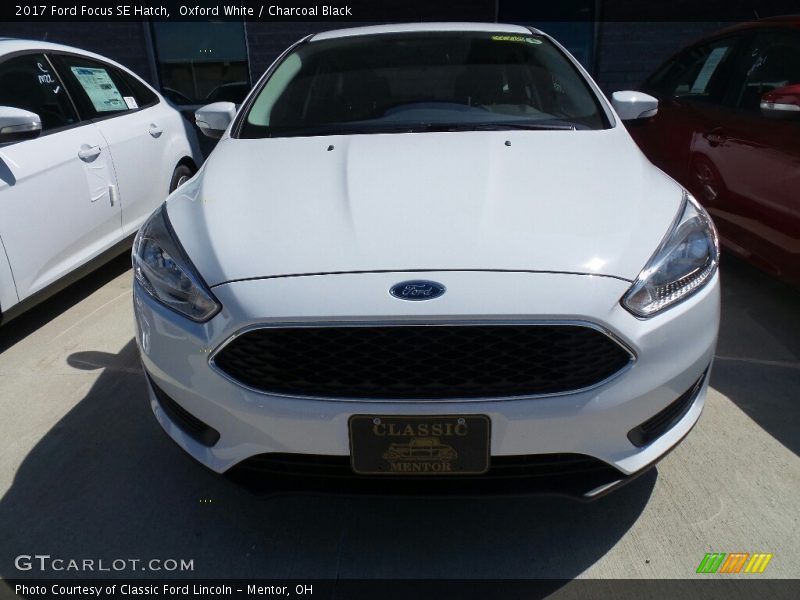 Oxford White / Charcoal Black 2017 Ford Focus SE Hatch