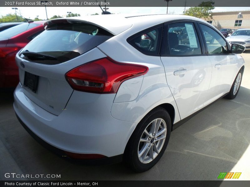 Oxford White / Charcoal Black 2017 Ford Focus SE Hatch