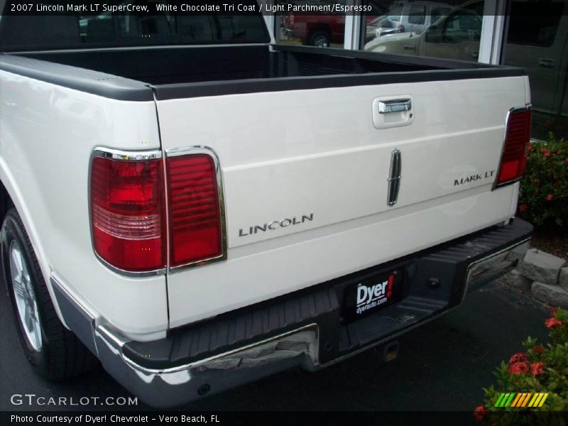 White Chocolate Tri Coat / Light Parchment/Espresso 2007 Lincoln Mark LT SuperCrew