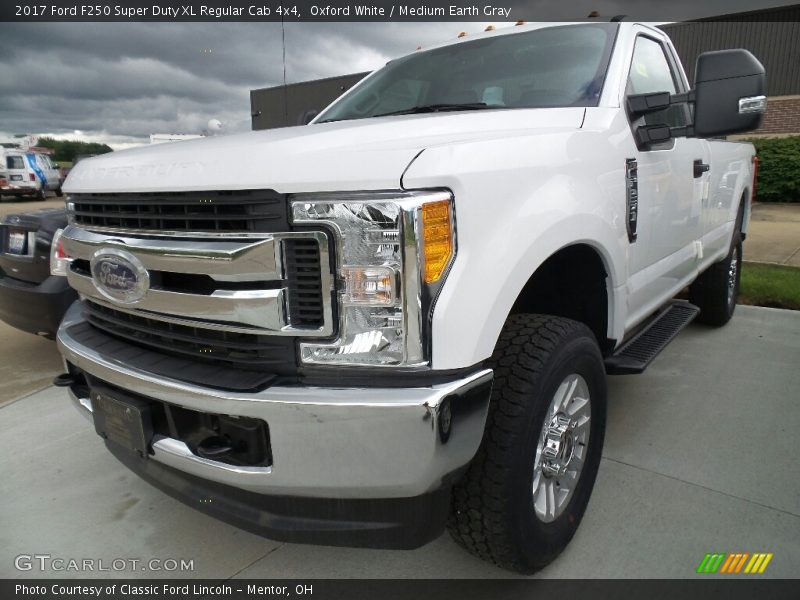 Oxford White / Medium Earth Gray 2017 Ford F250 Super Duty XL Regular Cab 4x4