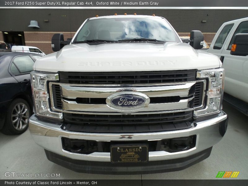 Oxford White / Medium Earth Gray 2017 Ford F250 Super Duty XL Regular Cab 4x4