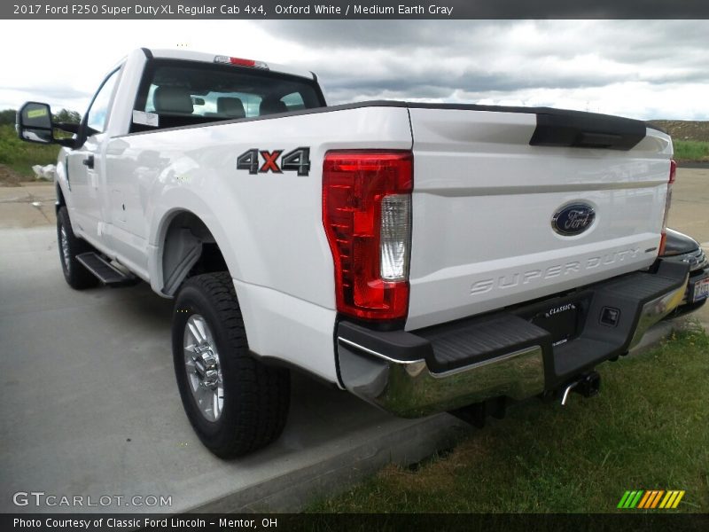 Oxford White / Medium Earth Gray 2017 Ford F250 Super Duty XL Regular Cab 4x4
