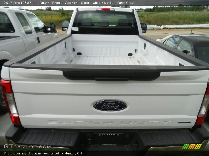 Oxford White / Medium Earth Gray 2017 Ford F250 Super Duty XL Regular Cab 4x4