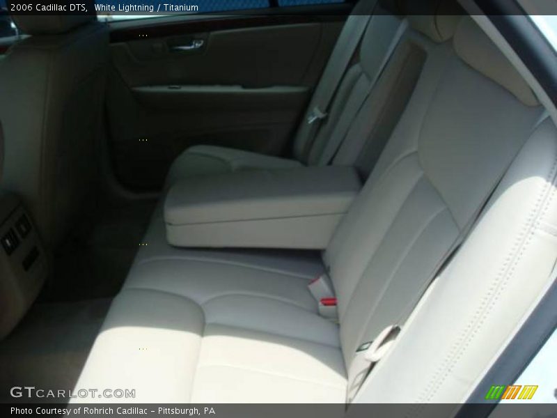 White Lightning / Titanium 2006 Cadillac DTS