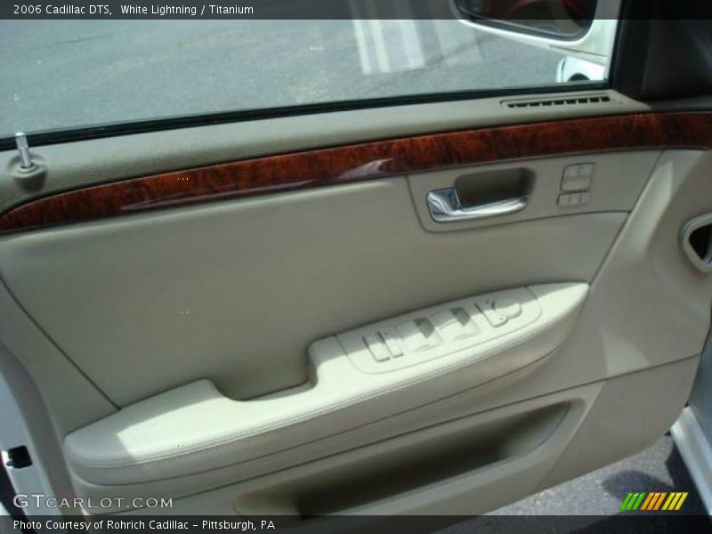 White Lightning / Titanium 2006 Cadillac DTS