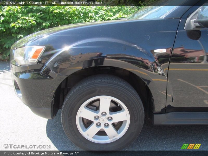 Labrador Black Pearl / Black 2010 Mitsubishi Outlander ES 4WD