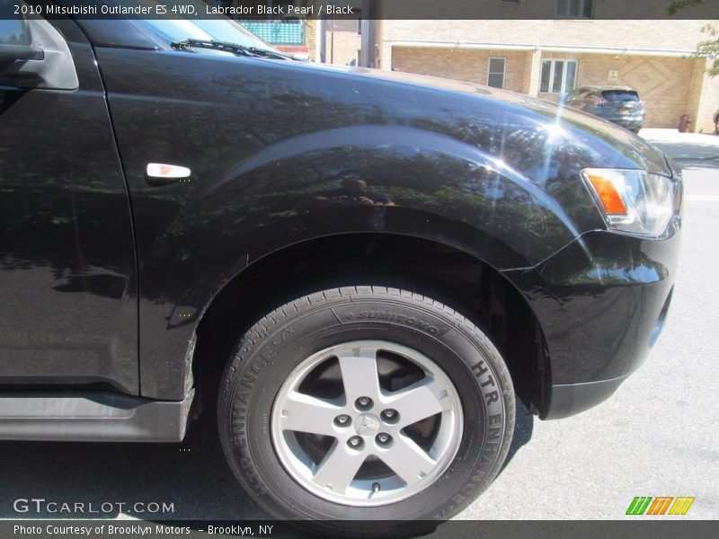 Labrador Black Pearl / Black 2010 Mitsubishi Outlander ES 4WD