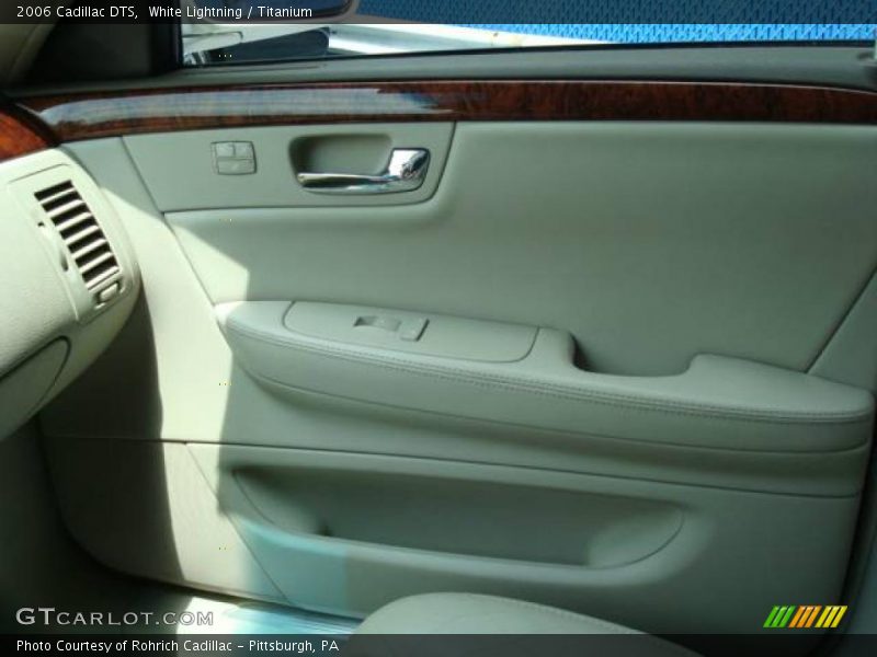 White Lightning / Titanium 2006 Cadillac DTS